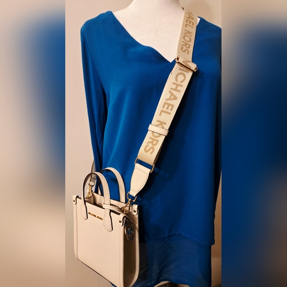 Michael Kors Mercer Extra Small OFF WHITE North South Shopper Crossbody Leather - Picture 1 of 6